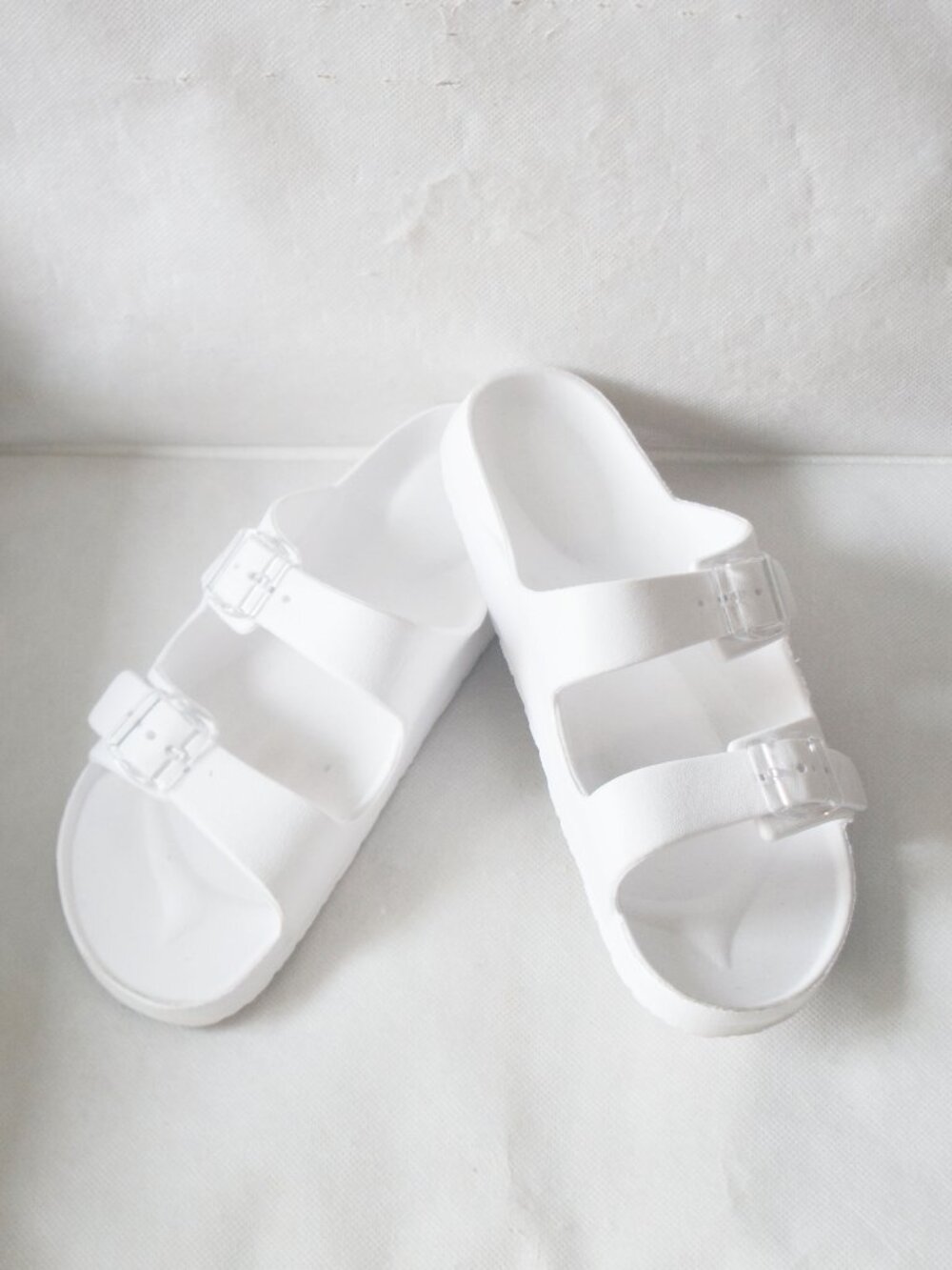 White Size 7-8 Sandal Slides Shoes